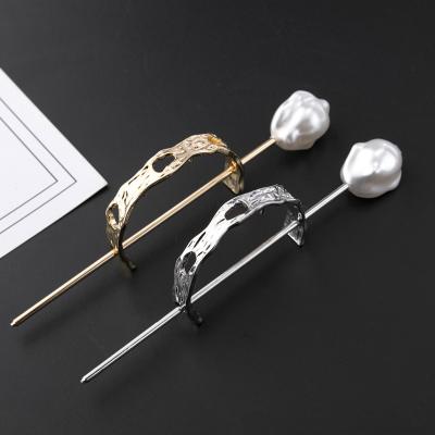 China Foreign trade fashionable wholesale women's new pearl hair accessories curved bark hollowed out pearl hairpin irregular headdress for sale