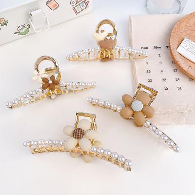 China The new European and American style hot-selling cute large size hair claw cuts large pearl soft cute alloy love cartoon flower jaw clips for women headdress for sale