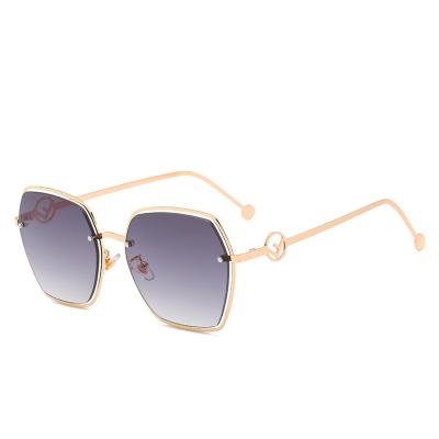 China Fashion Sunglasses New Arrival Vintage Brand Sun Glass Metal Balanced Glass Men Women Trendy Sunglasses 2022 for sale