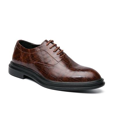 China Wholesale Retail Comvarious Breathable Men's Microfiber Patent Leather Formal Oxford Brown Texture Grain Embossed Casual Dress Party Shoes for sale