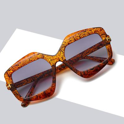 China Fashion Sunglasses 2021 New Fashion Irregular New Fashion Irregular T Glass Letter Men Women UV400 Oversized Sunglasses for sale