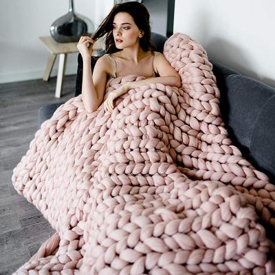 China PORTABLE Chenille Iceland Polyester Chat Bulky Yarn Handmade Custom Chunky Crochet Blanket Cable Chunky Knitted Throw Blanket for sale