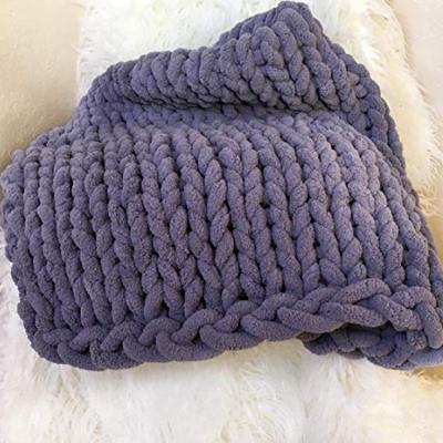 China Anti-bacteria High Quality European Style Queen Soft Comfortable Soft Winter Knitted Size Bed Blanket for sale