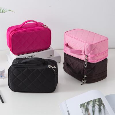 China New Fashion Design Diamond Texture Cosmetic Bag Wholesale Durable Nylon Makeup Bag for sale