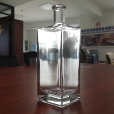 China High Quality Clear Luxury Square Shaped Nordic Glass Bottle Beverage 750ml Screw Whiskey Bottle for sale