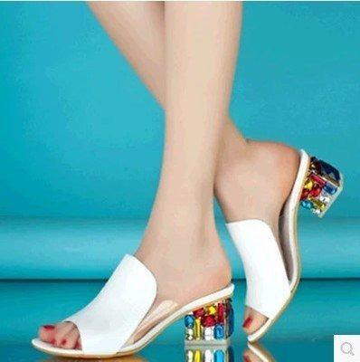 China Thick Heel Anti-Slippery Mid Heels Casual Slippers Women Fashion Mules Shoes Square Heel Sandals for sale