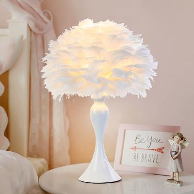 China Modern Creative Fashion White Feather Table Lamp LED Design Fashion Desk Light For Living Room Girl Bedroom Bedside Home Decor for sale