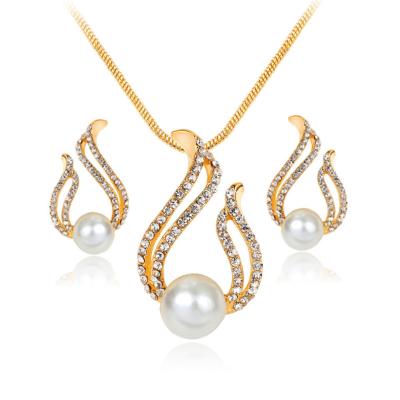 China Best Selling Elegant Environmentally Friendly Women Wedding Pearl Dangle Earrings Necklace Sets Simple 18K Real Gold Plated Bridal Pearl Jewelry Sets for sale