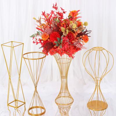 China Hotel .restaurant .banquet. Home.Wedding ironwork geometric hollow vase ornaments waist flower device wedding table flower device golden wedding props road flower for sale