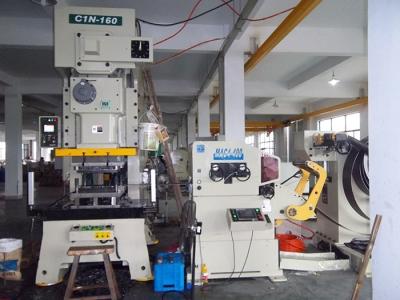 Chine Automation de redressage de poinçon d'étirage profond en métal de machine de plaque d'acier d'équipement de conducteur de vitesse à vendre