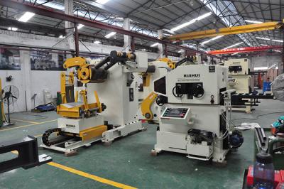 China Het snelle Blad die van het Snelheidsmetaal Machine, Automatische het Garenvoeder rechtmaken van de Pallet Vlakke Breiende Machine Te koop