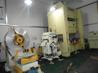 China Zufuhr 16M/Min Punch Press Decoiler Straightener zu verkaufen