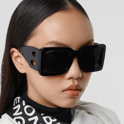 China Fashion Sunglasses Shape Shades B Logo Oversized Square Sunglasses Newest Wholesale Men 2022 Women B Logo Sunglasses for sale