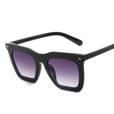 China Fashion Sunglasses 2021 Retro Vintage Square Plastic Women Black Frame PC Sunglasses for sale