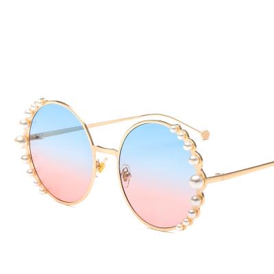 China Fashion Sunglasses Gafas De Sol Redondas High Quality Gold Pink Women Metal Shape Luxury Pearl Round Glass Sunglasses Sun Lenses for sale