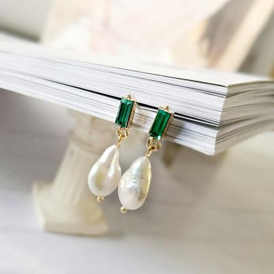 China Freshwater Green Genuine Geometric Crystal For Women Pearl Earrings Retro Retro Large French Baroque Pearl Drop for sale