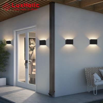 China LuxHolic Rectangle 4W 6W Indoor Black White Waterproof Structure Wall Sconce Through Cube Aluminum Decorate Outdoor Waterproof LED Wall Lights for sale