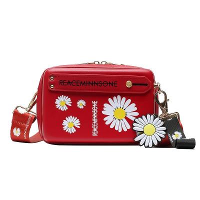 China 2021 New Summer High Quality Cool Daisy All-match Small Messenger Women Ladies Hand Bags for sale