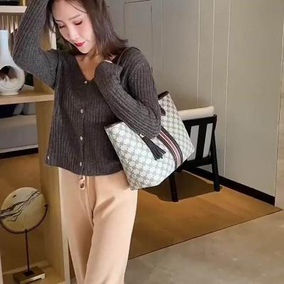 China Waterproof Luxury Brand Women's Tote Handbag Shoulder Bag One Shoulder Bag Mom Fashion Tote Bag for sale