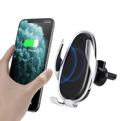 China Hot Sale R2 15W Qi Smart Scooter Auto Mount Sensor Mobile Phone Holder Wireless Car Charger for sale