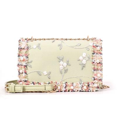 China Fashion 2021New Arrivals Wholesale Small Pearl Flower Square Shoulder Clutch Mini Handbags For Ladies Women Shoulder Bag for sale