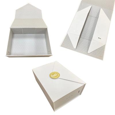 China Recycled Materials Custom Branding Folding White Magnetic Closure Rectangular Folding Clothing Paper Packaging Gift Box for sale