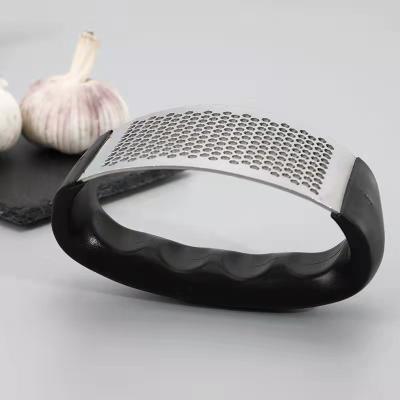 China Sustainable Garlic Press Kitchen Tools Supplies Premium Stainless Steel Garlic Presses for sale