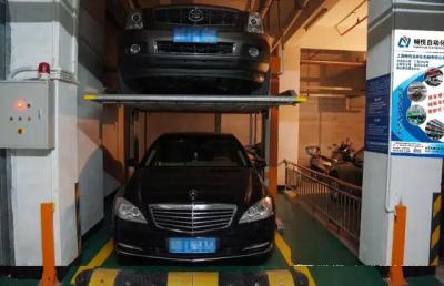 Cina 2 sistema a due livelli residenziale di parcheggio dell'automobile degli impilatori 2000kg dell'automobile delle colonne in vendita