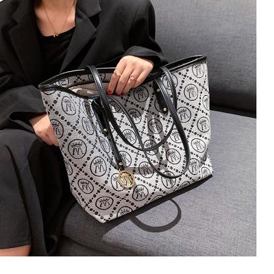 China High quality factory new style classic quilted patent pu leather ladies handbag for sale