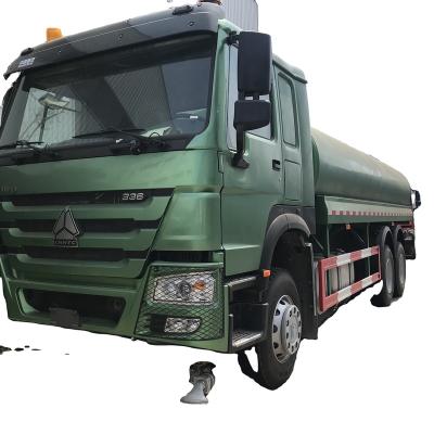 China Carbon Steel Sinotruk HOWO 6*4 Used Fuel Tanker Truck Left Hand Drive 10wheels Fuel Tanker Truck High Quality Standard Carbon Diesel for sale