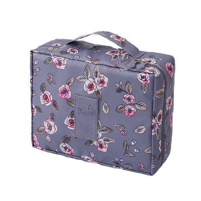 China Lady Custom Wash Makeup Bag Fashion Trend Large Capacity Wholesale Square Cosmetics Storage Bag for sale