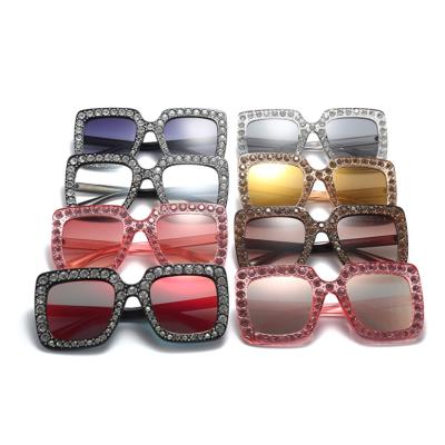 China Fashion 2020 fashion sunglass fashion women sunglasses with oversized rhinestone sunglasses for sale