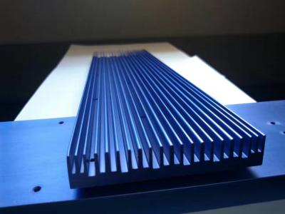 China Het anodiseren van 6061T6-Aluminium Heatsink met CNC Precisiegaten Te koop