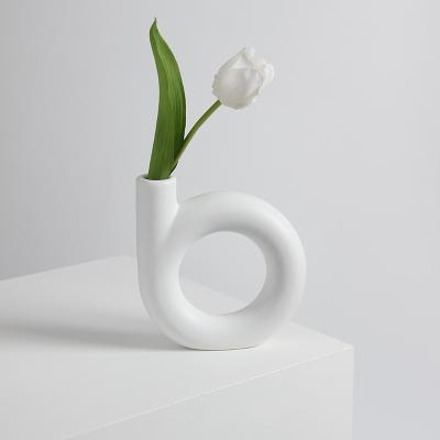 China Minimalist Matt Color Geometric Round Circle Ceramic Flower Vase for sale