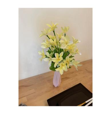 China Wedding Lily Flower Home Decoration Artificial Spring Flowers Home Decor Real Flower Touch for sale