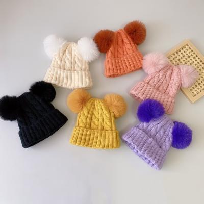 China 2021 New Kids Knitted Ball Twist Baby Hat Cute Baby Pom Pom Pom Poms COMMON Winter Hat Double Breasted for sale