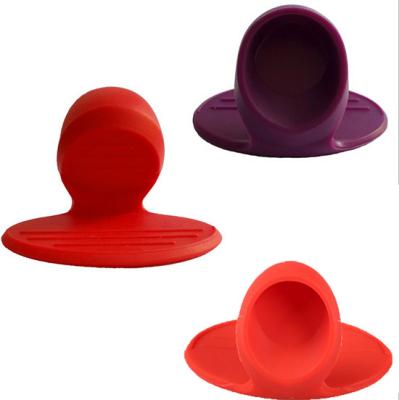 China Pearl Shaped Eco Friendly Silicone Heat Resistant Mini Mitt Clip Pot Golder for sale