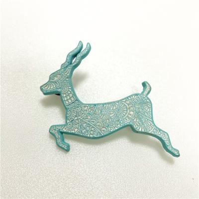 China Wholesale Animal Metal Jewelry Reindeer China Designer Commemorative Brooch for sale