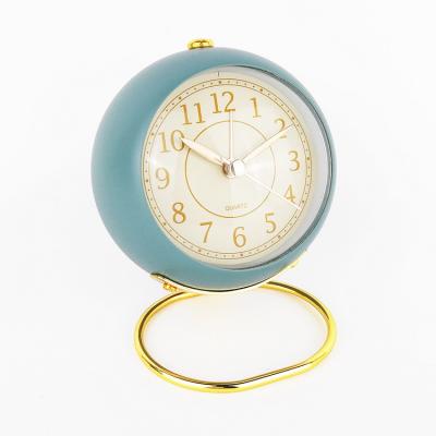 China Silent Silent Metal Arched Glass Case Alarm Clock Desk Stand Globe Lens Hands Table Clock for sale