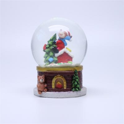 China Europe Gifts and Crafts Resin Glass Custom Musical Snowglobe for sale