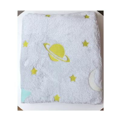 China Low Moq Baby Kids Flannel Coral Fleece Luminous Blanket Planet Design Air Conditioning Custom Cheap Anti-Static Glow in Dark Blanket for sale