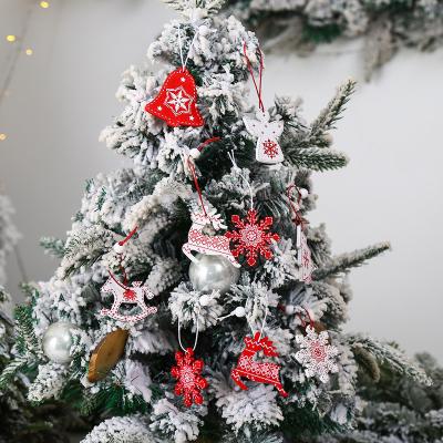 China New Modern Christmas Tree Pendant Decorated Red and White Cartoon Elk Snowflake Wooden Christmas Tree Pendant for sale