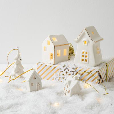 China Christmast Ornament Ceramic Christmas Decoration Mini Home Pendant Decorate Christmas Tree With Presents for sale