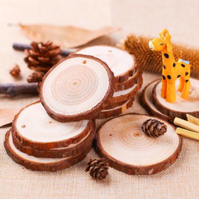 China Europe Manufacturer 30 Pcs Craft Wood With Hole Circles Wooden Christmas Ornaments DIY Crafts for sale