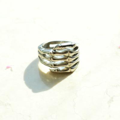 China Unique Design Hip Pop Style Ring Jewelry Men Silver Skull Hand Ring for sale