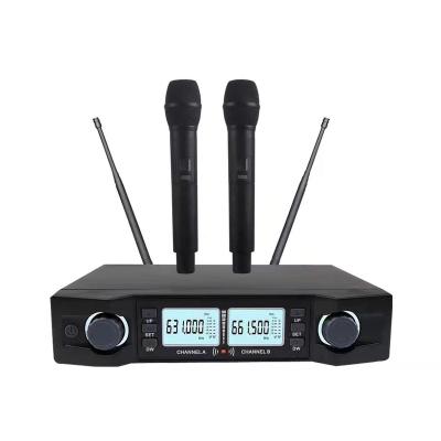 China Hot Selling Karaoke Microphones High Quality Durable Wireless Microphones Professional UHF UHF Frequency for sale