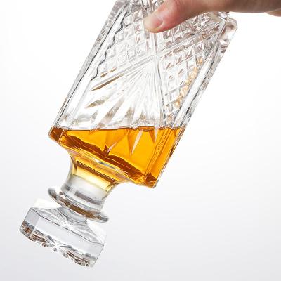 China Na Amazon hot sale crafted glass decanter and stylish whiskey glass whiskey decanter for sale