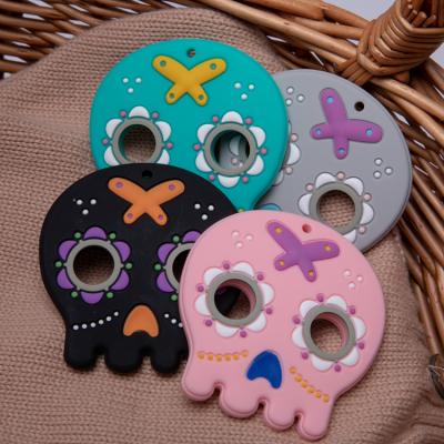 China Soft Toy Halloween Silicone Sensory Toy Food Grade Silicone Skull Baby Teether Pendant for sale