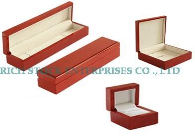 China wooden jewelry boxes,wooden pendant boxes,wooden neckalce boxes,wooden earring boxes for sale