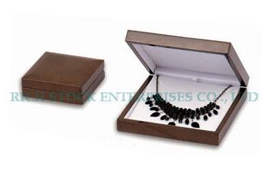 China wooden jewelry boxes,Wooden Necklace Case for sale